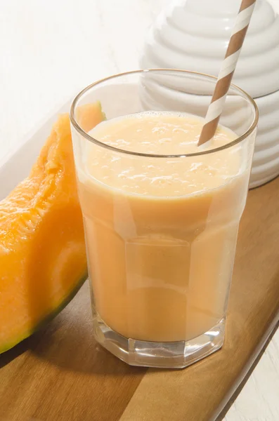 Sweet summer drink with honey melon — Stock Photo, Image