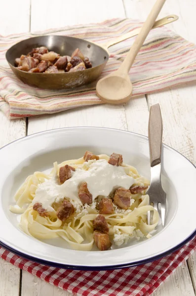 Hungarian style pasta with sour cream and cottage cheese — Stock Photo, Image