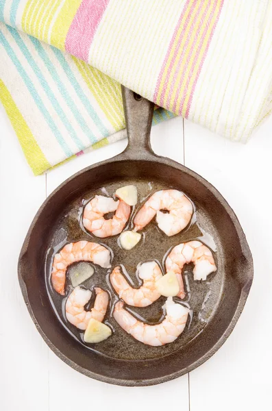 Langostino vietnamita en una sartén — Foto de Stock