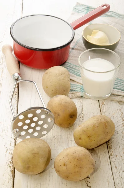 Ingredients to make mashed potatoes — Stock Photo, Image