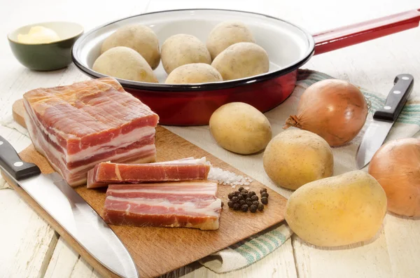 Ingrediënten om gebakken aardappelen — Stockfoto