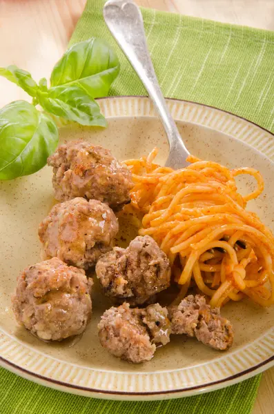 Spaghetti with tomato sauce and meat balls — Stock Photo, Image