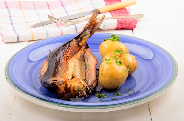 Smoked kipper with boiled potato and parsley on a plate — Stock Photo, Image