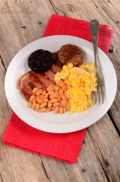 Ірландський сніданок на тарілці — стокове фото
