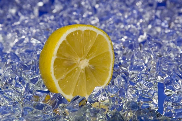 Gul halv citron — Stockfoto