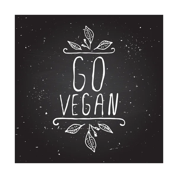 Ir vegano - etiqueta del producto en pizarra . — Vector de stock