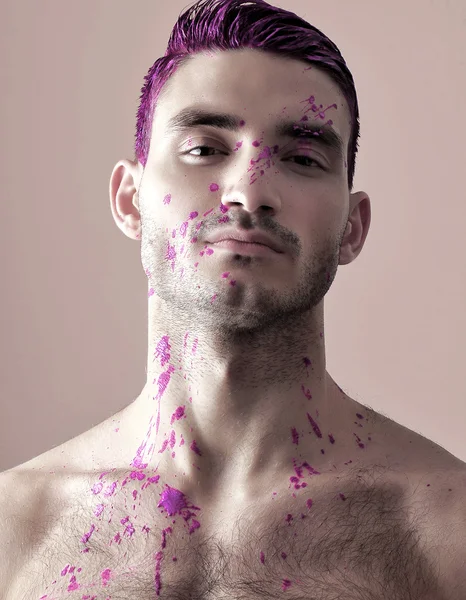 Człowiek z streszczenie ultrafioletowe — Zdjęcie stockowe