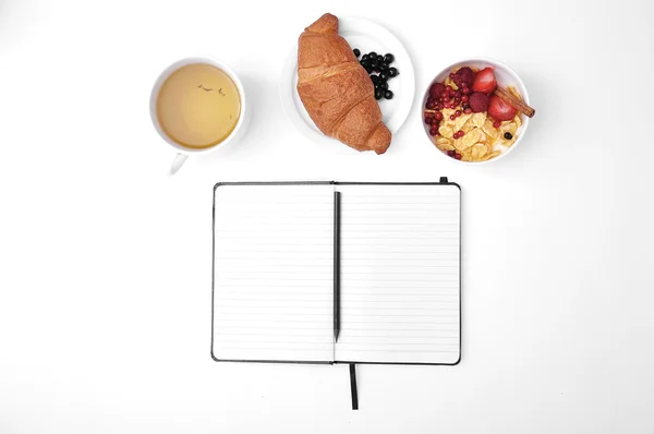 Caffè e fiocchi al mattino o al lavoro — Foto Stock