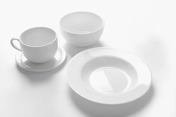 Beyaz üzerine temiz dishware — Stok fotoğraf