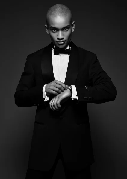 Studio fashion portrait of a handsome young African American businessman wearing a black suit and tie — Stock Photo, Image