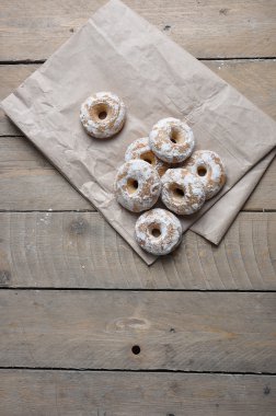 Günaydın ya da bir güzel gün mutlu Noeller mesaj kavram - gingerbread beyaz çikolata kurabiye var