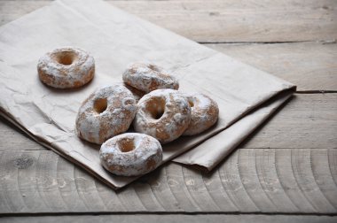 Günaydın ya da bir güzel gün mutlu Noeller mesaj kavram - gingerbread beyaz çikolata kurabiye var
