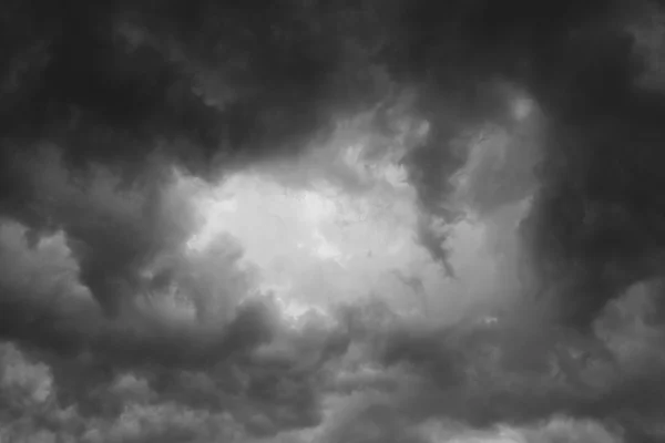 fırtına bulutları arka planı