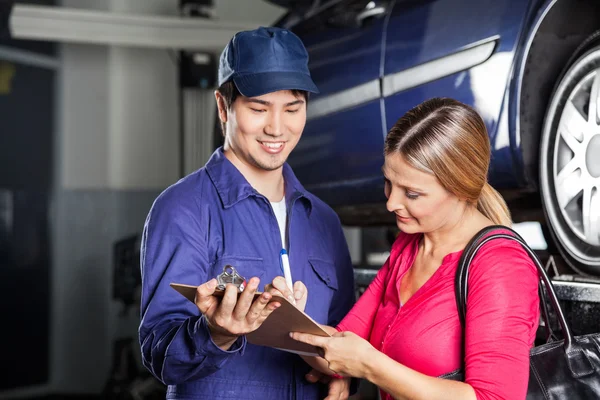 Mechanic Receiving Sign On Invoice From Customer — Stock Photo, Image
