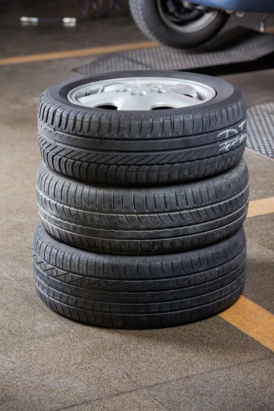 Tires At Garage — Stock Photo, Image