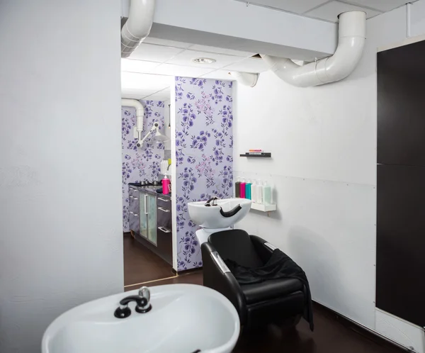 Hair Washing Sinks And Chair In Salon — Stock Photo, Image