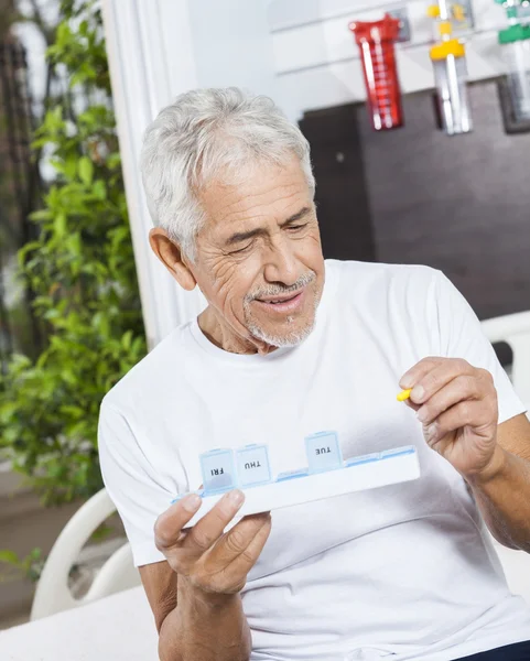 Patient Looking At Pill In Rehab Center — Stock Photo, Image