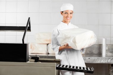 Bayan Baker Holding ekmek somun Paketli