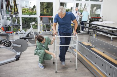 Kadın Fitness Studio Walker ile komuta sizde yardımcı hemşire