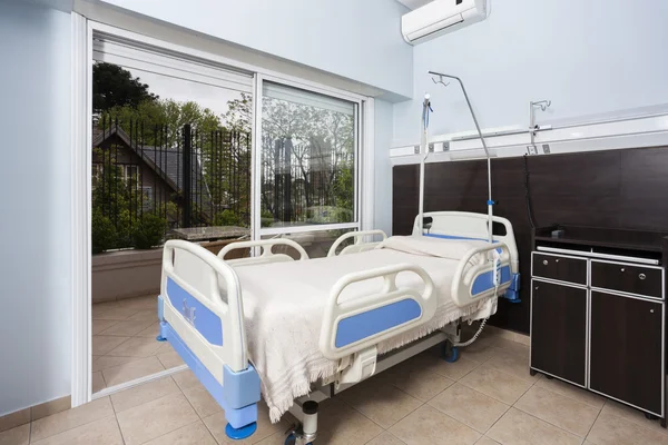 Bed By Sliding Door In Rehabilitation Center — Stock Photo, Image