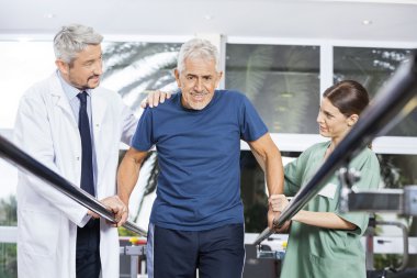 Komuta sizde paralel arasında yürümek motive fizyoterapistler