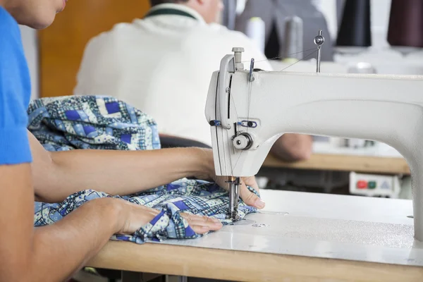 Přizpůsobit pomocí šicí stroj na Workbench — Stock fotografie