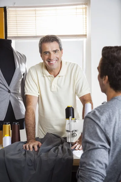 Male Tailor Leaning On Workbench In Factory — Stock Photo, Image