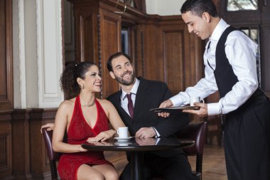 Mutlu Garson kahve Tango çift restoran olarak hizmet veren