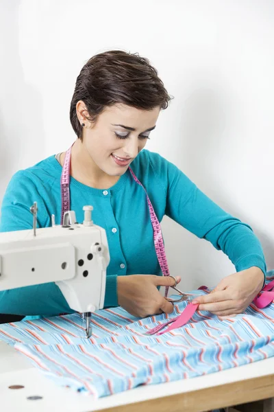 Tailor Cutting Fabric In Sewing Factory — Stock Photo, Image