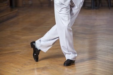 Dansçı Tango Restaurant performans düşük bölümü