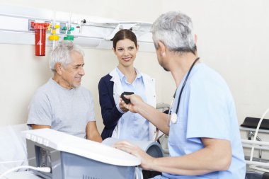 Kemer meslektaşım kıdemli P ise tedavi veren fizyoterapist