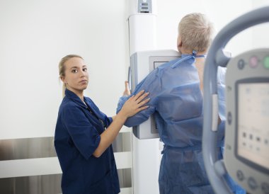 radyolog hazırlanıyor hasta