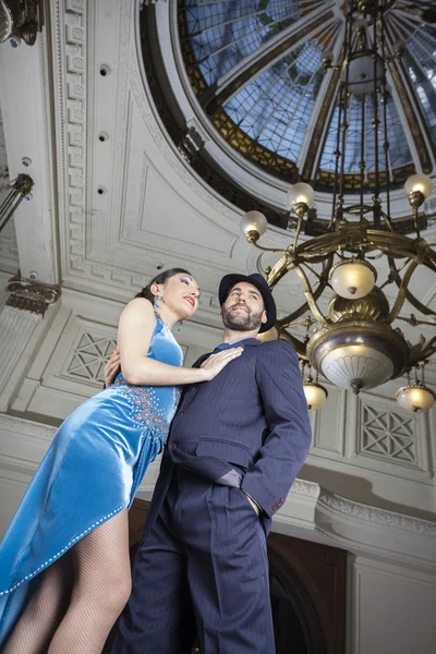 Tango dancers performing below cupola — Stock Photo, Image