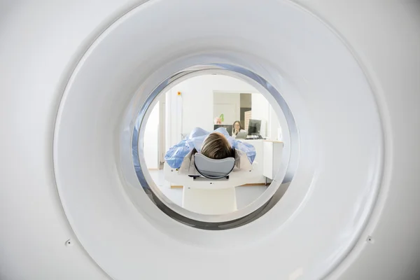 Woman Undergoing CT Scan — Stock Photo, Image