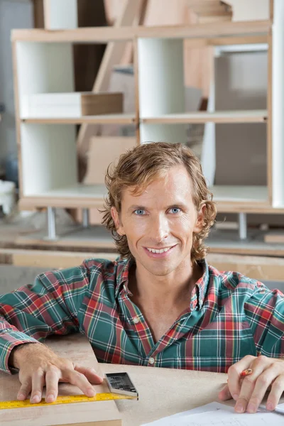 Confident Carpenter Smiling At Workbench — Stock Photo, Image