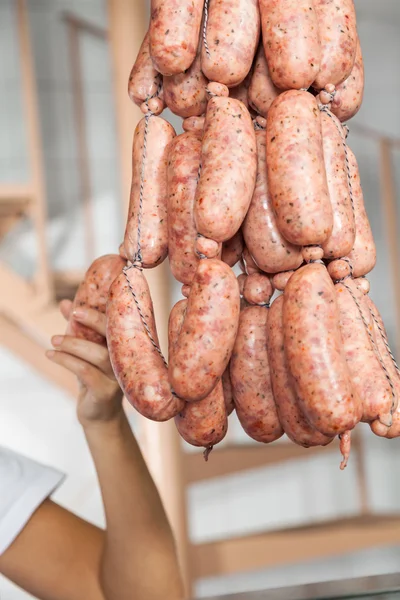 Butcher Holding Sausages In Butchery — Stock Photo, Image