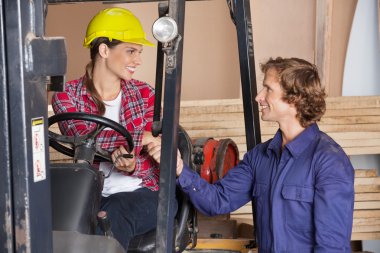 Carpenter ile tokalaşırken Forklift Danışmanı
