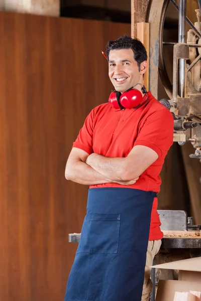 Confident Carpenter With Arms Crossed — Stock Photo, Image