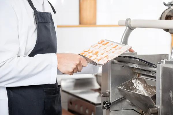 Chef Processing Ravioli Pasta In Machinery — Stock Photo, Image