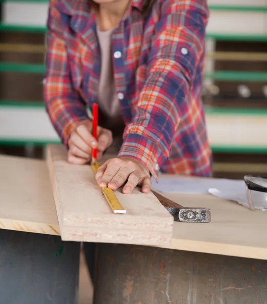 Midsection Of Carpenter Measuring Wood — Stock Photo, Image