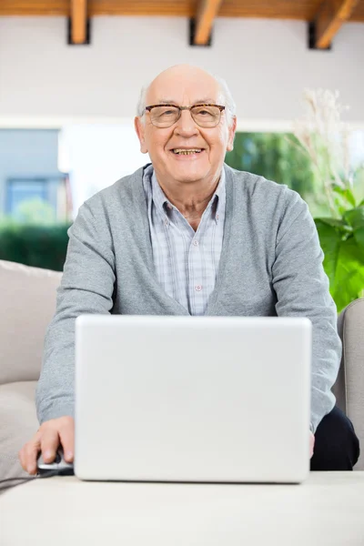 Happy Senior Man With Laptop At Nursing Home Porch — Stock Photo, Image