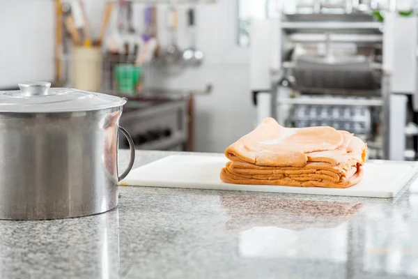 Container With Ravioli Pasta Sheets On Countertop — Stock Photo, Image