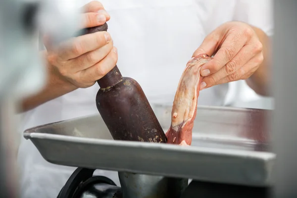 Midsection Of Butcher Using Mincing Machine — Stock Photo, Image