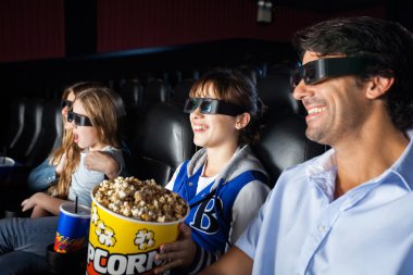 mutlu bir aile 3D film keyfi