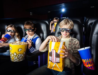 Aperatifler 3d Sinema Tiyatro sahip kardeşler