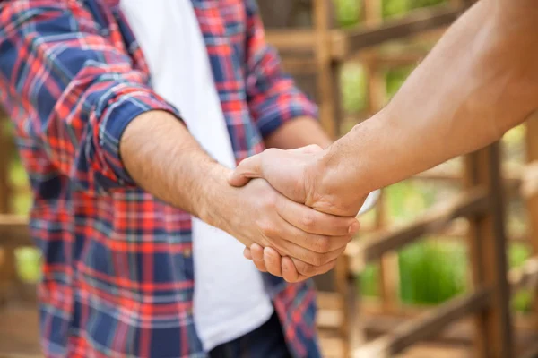 Construction Workers Shaking Hands At Site — Stock Photo, Image