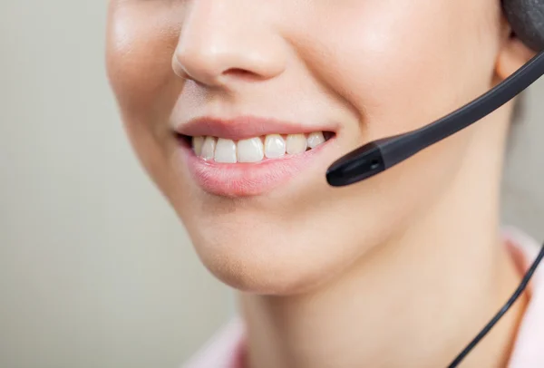 Lachende vrouw Customer Service Representative — Stockfoto