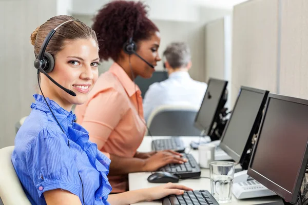 Happy Customer Service Agent Using Computer At Office — Stock Photo, Image