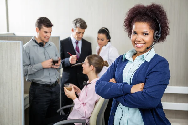 Female Customer Service Representative Standing Arms Crossed — Stock Photo, Image