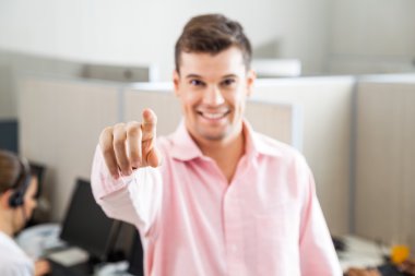 Sana işaret çağrı merkezi çalışan